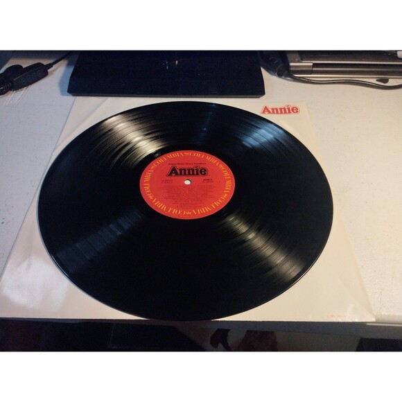 Annie (Original Motion Picture Soundtrack) - 12" LP Columbia JS 38000 1982 - Picture 4 of 5
